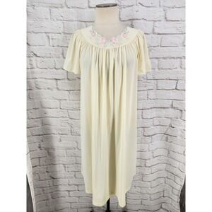 Womens Vintage Nylon Nightgown Butter Yellow Cottage Dainty Gauzy Floral Medium